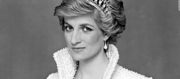 CNN en Español estrena el DocuFilm 'Princesa Diana: a la caza de . CNN en Español estrena el DocuFilm 'Princesa Diana: a la caza de .