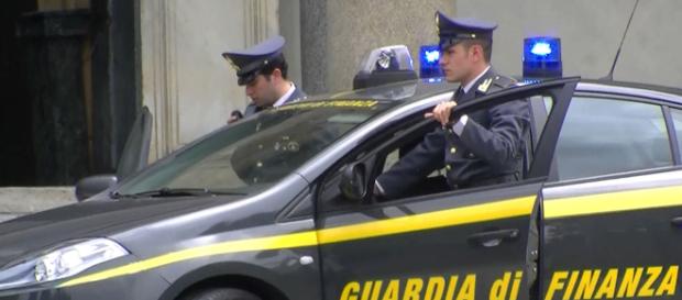 Gli uomini della Guardia di Finanza hanno sequestrato oltre undici chili di cocainna. Gli uomini della Guardia di Finanza hanno sequestrato oltre undici chili di cocainna.