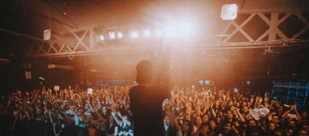 Sleeping With Sirens puso el carisma y la música a una noche inolvidable Sleeping With Sirens puso el carisma y la música a una noche inolvidable