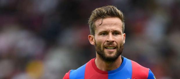 Yohan Cabaye espera una respuesta. Yohan Cabaye espera una respuesta.