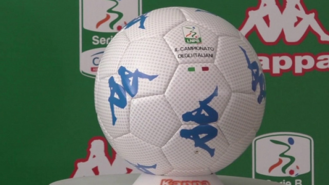 Kombat Ball, il pallone ufficiale della Lega B prodotto da Kappa