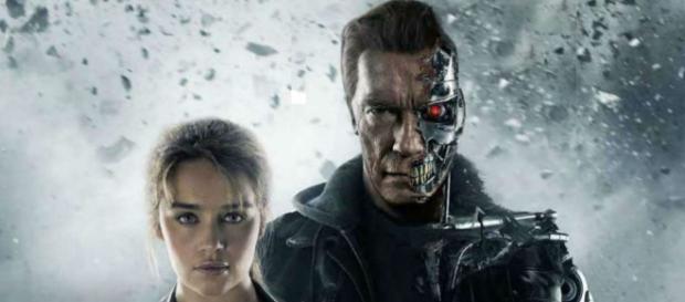 Emilia Clarke en "Terminator 4" con Arnold Schwarzenegger. Emilia Clarke en "Terminator 4" con Arnold Schwarzenegger.