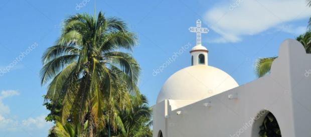 Iglesia mexicana blanca en la playa, Playa del Carmen, México ... - depositphotos.com Iglesia mexicana blanca en la playa, Playa del Carmen, México ... - depositphotos.com