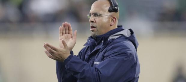 James Franklin corre para decirle a un jugador de Penn State que se dé la mano - usatoday.com James Franklin corre para decirle a un jugador de Penn State que se dé la mano - usatoday.com