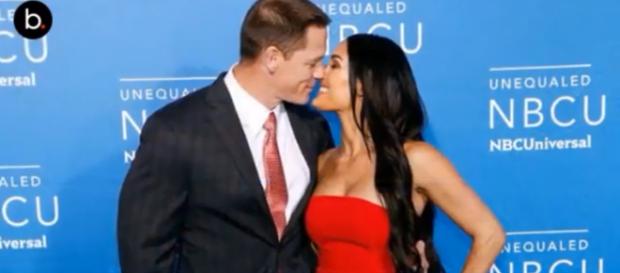 John cena y Nikki Bella en la alfombra de NBCU. John cena y Nikki Bella en la alfombra de NBCU.