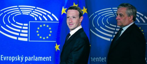Facebook : Mark Zuckerberg promet de revoir sa politique de collecte de données