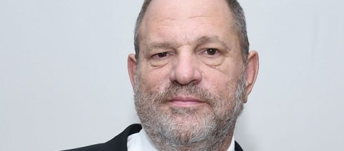 L'ex produttore cinematografico Harvey Weinstein è stato rinviato a giudizio per i casi di stupro nei confronti di due donne