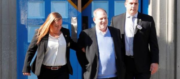 a "estos valientes supervivientes por su valentía para presentarse y buscar justicia". a "estos valientes supervivientes por su valentía para presentarse y buscar justicia".