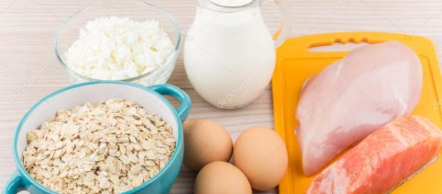 Alimentos ricos en proteínas e hidratos de carbono en la tabla ... - depositphotos.com Alimentos ricos en proteínas e hidratos de carbono en la tabla ... - depositphotos.com