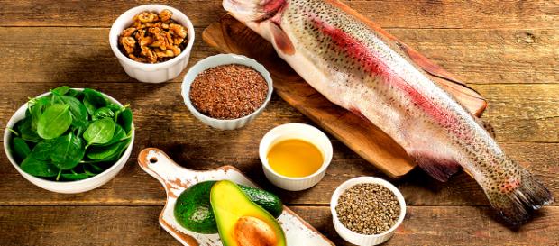 Cómo bajar los triglicéridos naturalmente? Obtenga sus ácidos grasos omega-3; el salmón es una fuente superior. Cómo bajar los triglicéridos naturalmente? Obtenga sus ácidos grasos omega-3; el salmón es una fuente superior.