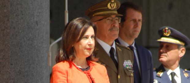 La nueva Ministra de Defensa asiste a su primera formación de honores La nueva Ministra de Defensa asiste a su primera formación de honores