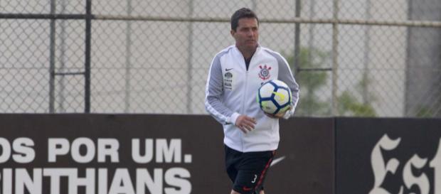 Osmar Loss ganhou mais um problema para escalar o Corinthians. (foto reprodução). Osmar Loss ganhou mais um problema para escalar o Corinthians. (foto reprodução).