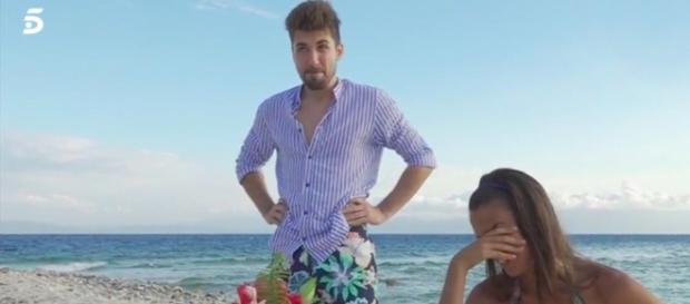 Alejandro Albalá ha llegado al reality a manera de personaje fantasma y ya analiza los participantes con los que mejor se relaciona Alejandro Albalá ha llegado al reality a manera de personaje fantasma y ya analiza los participantes con los que mejor se relaciona