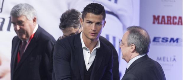 Florentino Perez ferme la porte à un départ de Cristiano Ronaldo ! Florentino Perez ferme la porte à un départ de Cristiano Ronaldo !