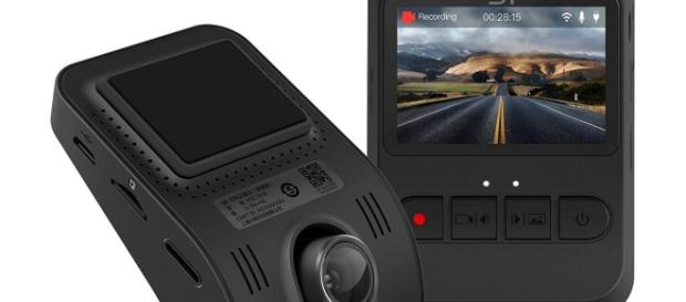Yi Mini Dash Camera (foto presa da smartworld.it) Yi Mini Dash Camera (foto presa da smartworld.it)