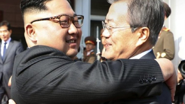 Kim Jong-un e Moon Jae-in, foto www.wkbn.com