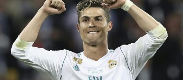Cristiano Ronaldo proche d'un départ au mercato ? Cristiano Ronaldo proche d'un départ au mercato ?