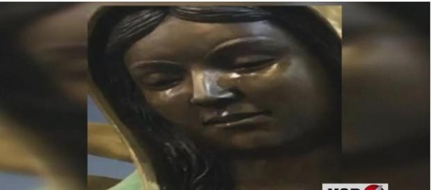 Fiéis estão impressionados com estátua que chora (KOB4) Fiéis estão impressionados com estátua que chora (KOB4)