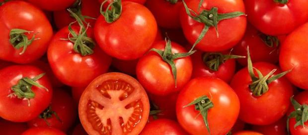 Los impresionantes beneficios de ingerir tomates Los impresionantes beneficios de ingerir tomates