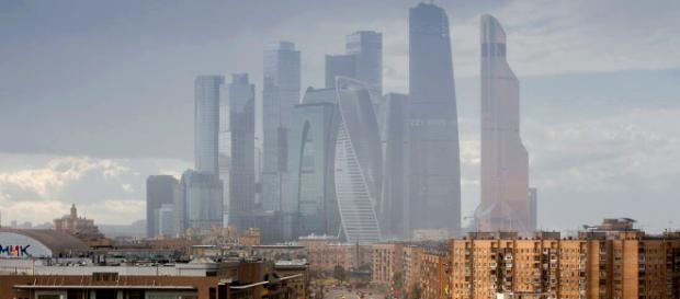 Russia, lastra di vetro cade dal grattacielo Russia, lastra di vetro cade dal grattacielo