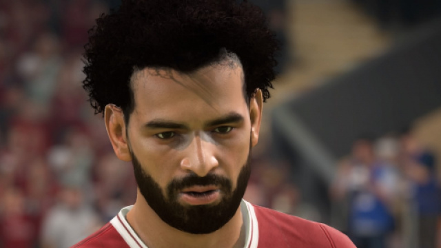 L'égyptien Mohamed Salah fait parti des joueurs mis à jour dans le DLC, le pharaon a vu sa coupe de cheveux mis à jour (Photo via FIFA 18 - 2018)