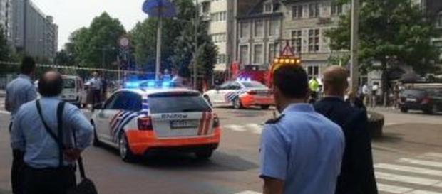 Sparatoria a Liegi in Belgio, un uomo uccide due poliziotti Sparatoria a Liegi in Belgio, un uomo uccide due poliziotti
