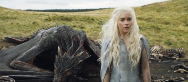 Emilia Clarke está por coronarse por reina Emilia Clarke está por coronarse por reina