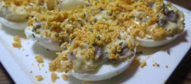 Huevos Mimosa Rellenos de Jamón Ibérico y Bechamel - entre3fogones.com Huevos Mimosa Rellenos de Jamón Ibérico y Bechamel - entre3fogones.com