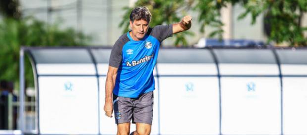 Renato celebra goleada e vê Grêmio em 'lua de mel' com a torcida Renato celebra goleada e vê Grêmio em 'lua de mel' com a torcida
