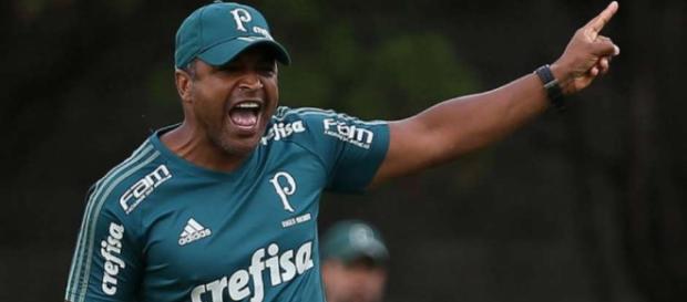 Roger passará a fazer um rodízio no elenco Roger passará a fazer um rodízio no elenco