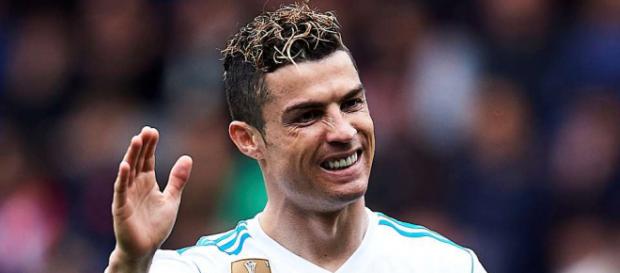 Sur le départ au Real Madrid, Cristiano Ronaldo est à la recherche d'un nouveau challenge. Sur le départ au Real Madrid, Cristiano Ronaldo est à la recherche d'un nouveau challenge.