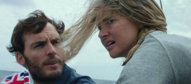 Adrift funciona como una película de citas. Adrift funciona como una película de citas.