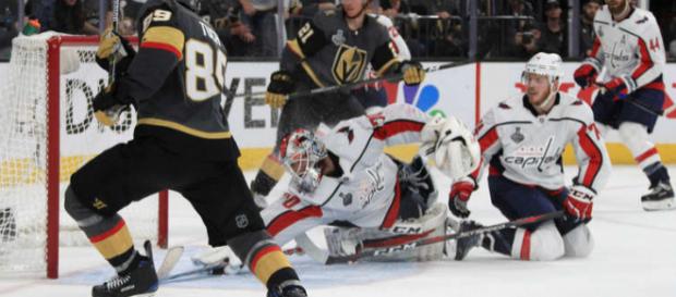 Holtby hizo la que se puede conocer como "The Save" en la historia de los Capitals. NHL.com. Holtby hizo la que se puede conocer como "The Save" en la historia de los Capitals. NHL.com.