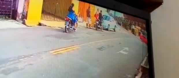 Homem é morta na frente de motel Homem é morta na frente de motel