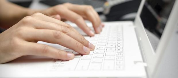 Insultò azienda su Facebook: 43enne licenziata per giusta causa - teleromagna24.it Insultò azienda su Facebook: 43enne licenziata per giusta causa - teleromagna24.it