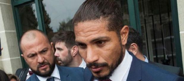 Paolo Guerrero, na saída do CAS, comentando sobre sua absolvição. (Fonte: FoxSports/EFE). Paolo Guerrero, na saída do CAS, comentando sobre sua absolvição. (Fonte: FoxSports/EFE).