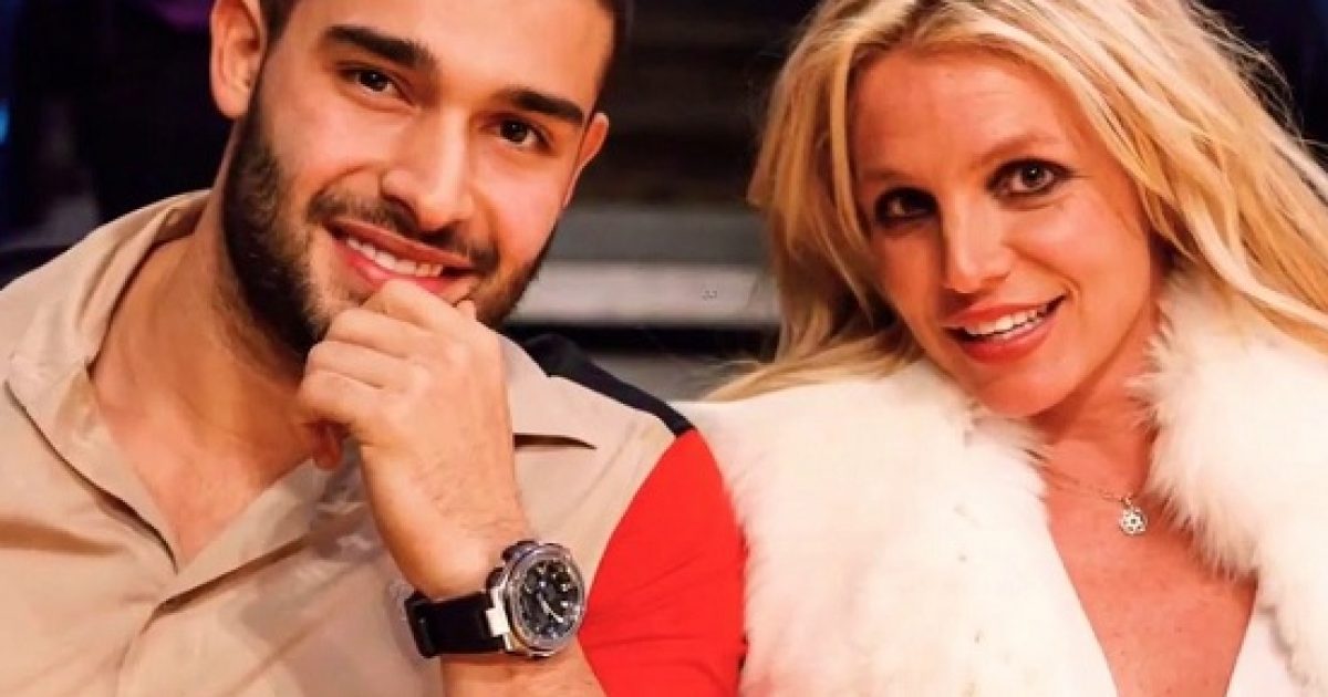 Britney Spears shows off her sexy physique in new workout video with