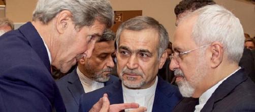 Kerry with Iranian officials [image courtesy State Dept wikimedia commons]