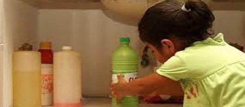 Mantén los productos químicos fuera del alcance de los niños