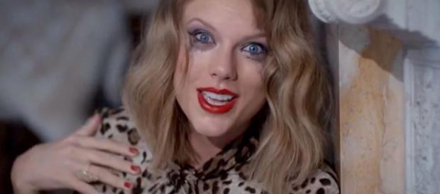 Cena do clipe ''Blank Space'', da cantora Taylor Swift (Captura de vídeo) Cena do clipe ''Blank Space'', da cantora Taylor Swift (Captura de vídeo)