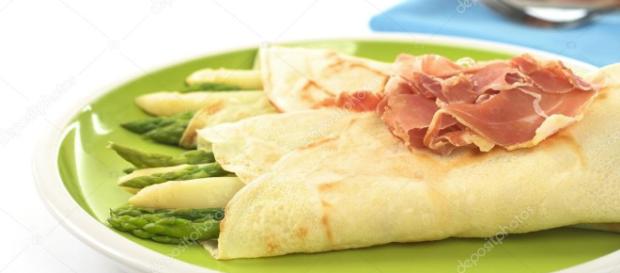 espárragos en crepes — Foto de stock © ildi_papp #5317636 - depositphotos.com espárragos en crepes — Foto de stock © ildi_papp #5317636 - depositphotos.com