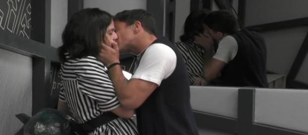 Grande Fratello 15 | primo bacio | Lucia Orlando | Filippo Contri. Grande Fratello 15 | primo bacio | Lucia Orlando | Filippo Contri.