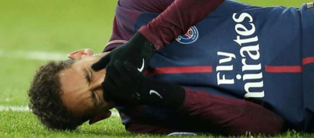 Neymar volta a Paris, mas presença em campo pelo PSG nesta temporada ainda é incerta. Neymar volta a Paris, mas presença em campo pelo PSG nesta temporada ainda é incerta.