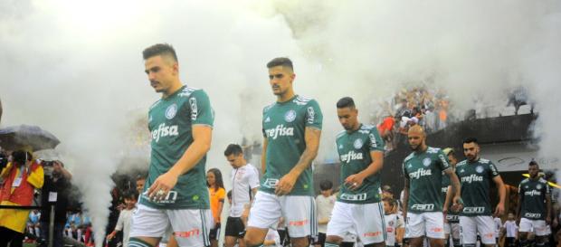 Palmeiras entra no gramado contra o rival Palmeiras entra no gramado contra o rival
