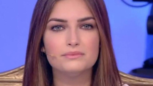 Uomini e Donne, Nilufar lascia il trono?