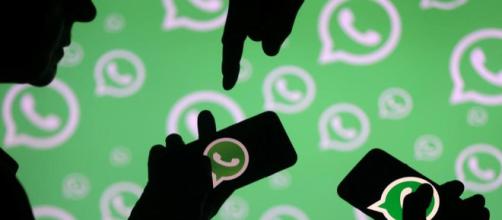 WhatsApp, fate attenzione al 'messaggio bomba'
