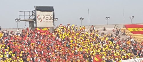 Tanti tifosi del Lecce a Monopoli.