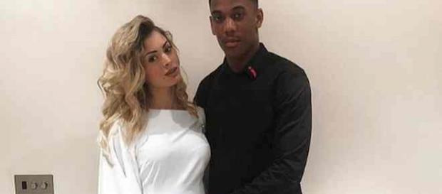 Face aux critiques des haters, Mélanie Da Cruz enceinte pique une colère ! Face aux critiques des haters, Mélanie Da Cruz enceinte pique une colère !