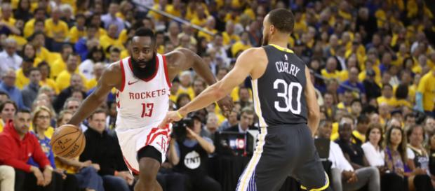 James Harden foi o cestinha do jogo com 30 pontos; Stephen Curry marcou 28. James Harden foi o cestinha do jogo com 30 pontos; Stephen Curry marcou 28.