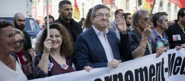 La France insoumise fait « la fête à Macron » La France insoumise fait « la fête à Macron »